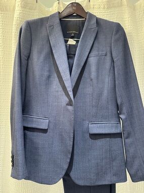 Banana Republic blue pant suit, jacket size 10, pants size 4. Great condition.